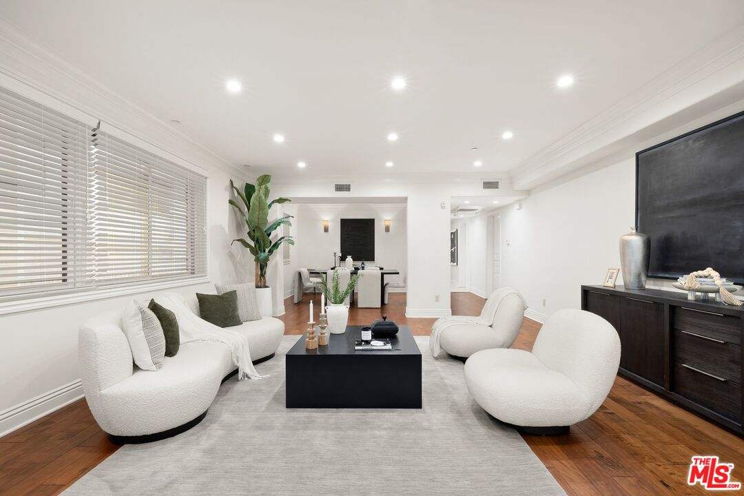 11749 Goshen Ave Unit: 102