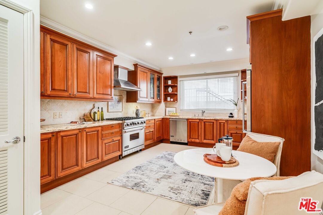 11749 Goshen Ave Unit: 102