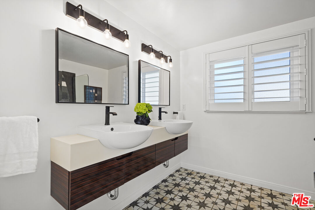 11001 Garden Grove Ave