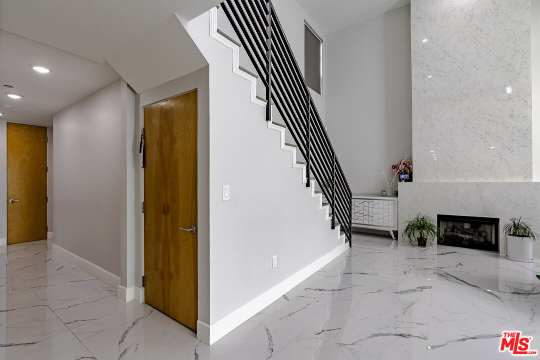 4925 Wilshire Blvd Unit: PH 302