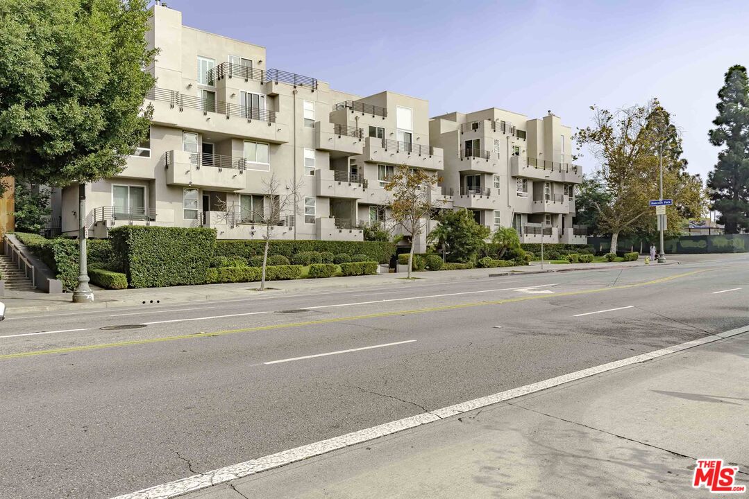 4925 Wilshire Blvd Unit: PH 302