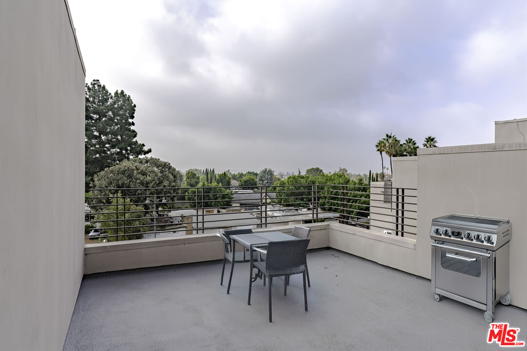 4925 Wilshire Blvd Unit: PH 302