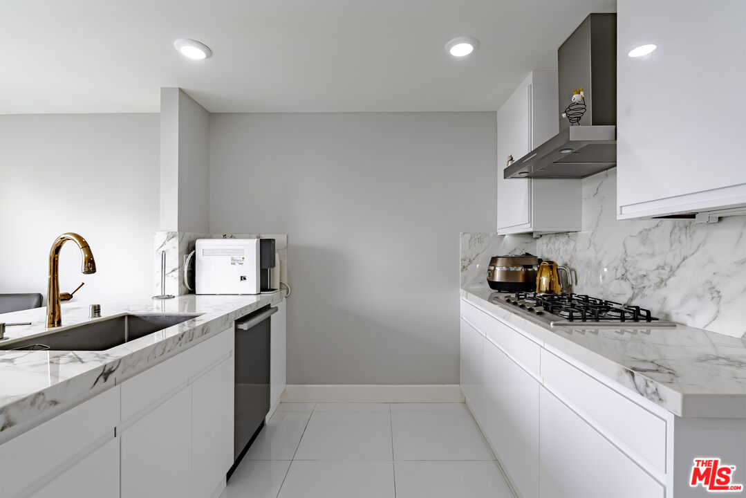 4925 Wilshire Blvd Unit: PH 302