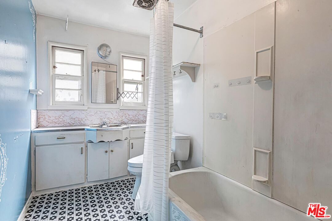 3470 Grand View Blvd