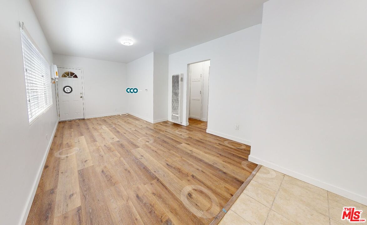 4962 S Centinela Ave