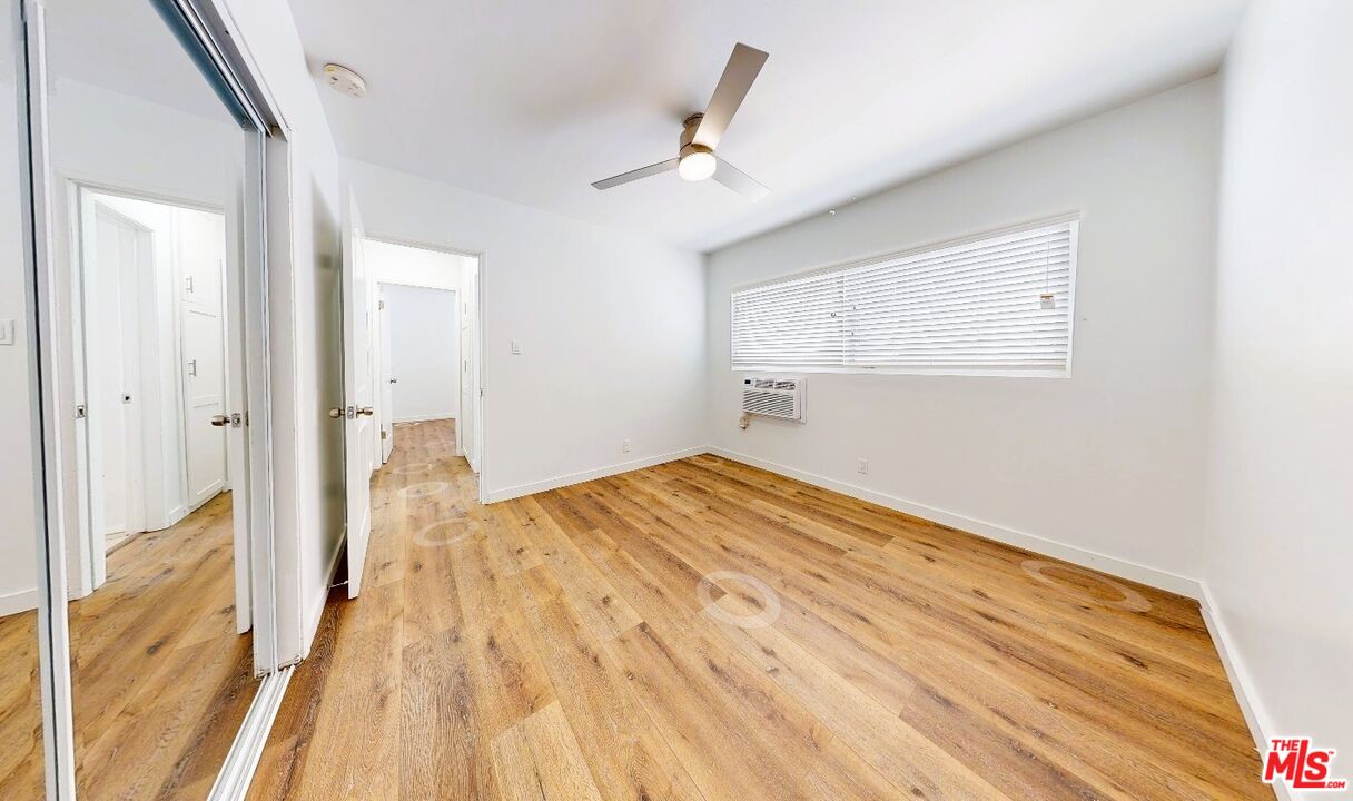 4962 S Centinela Ave