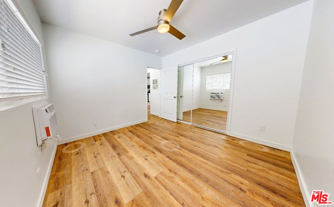 4962 S Centinela Ave