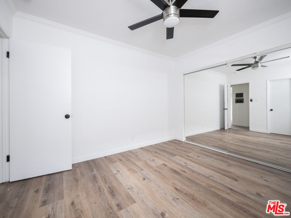 4964 S Centinela Ave