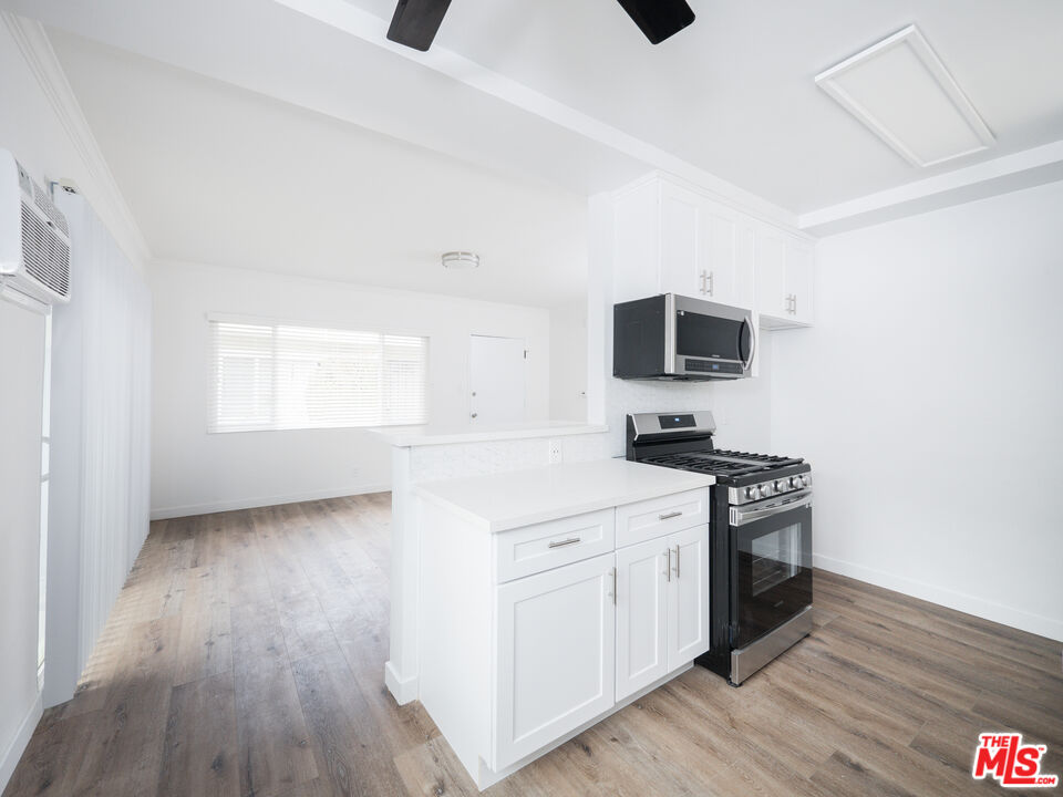 4964 S Centinela Ave