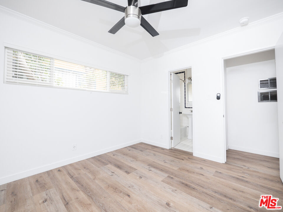 4964 S Centinela Ave