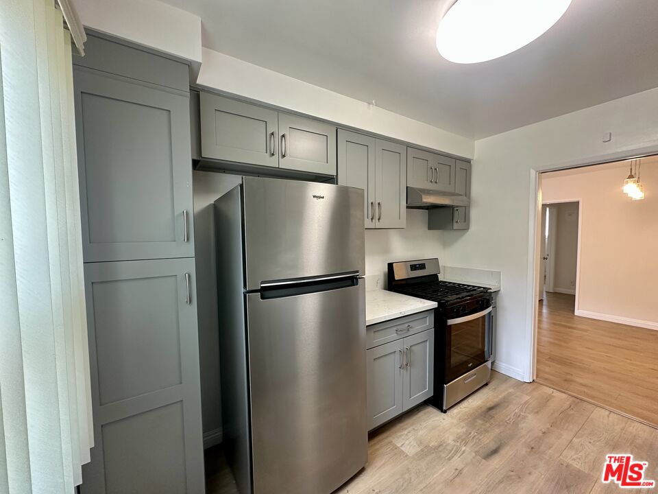 1114 S Sherbourne Dr Unit: 6