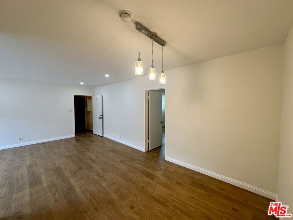 1114 S Sherbourne Dr Unit: 6