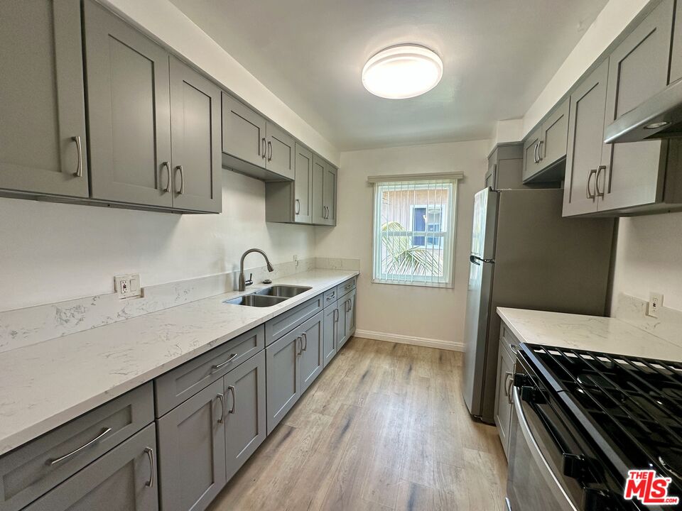 1114 S Sherbourne Dr Unit: 6