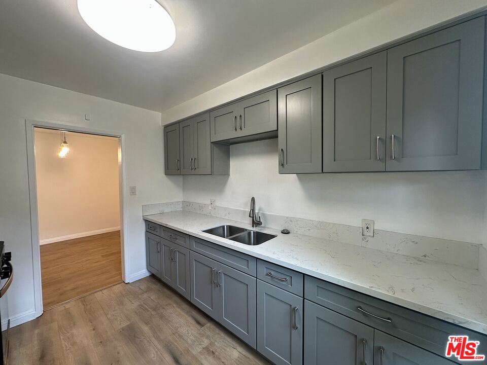 1114 S Sherbourne Dr Unit: 6