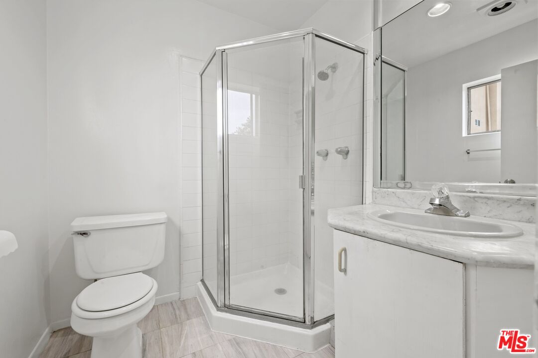 1828 Camden Ave Unit: 203