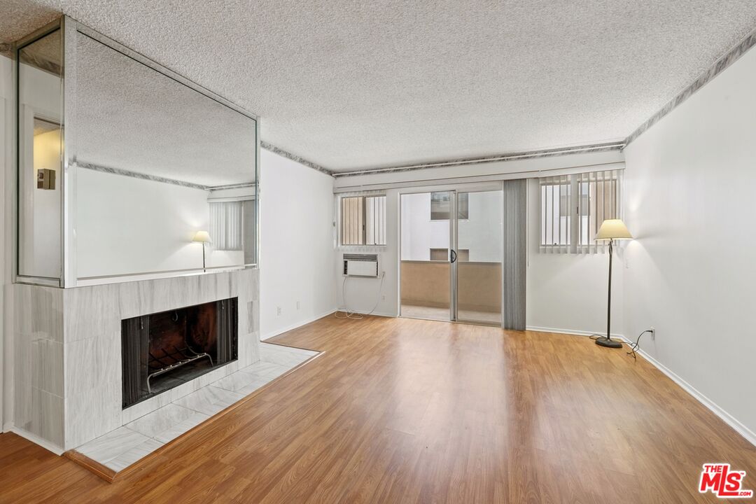 1828 Camden Ave Unit: 203