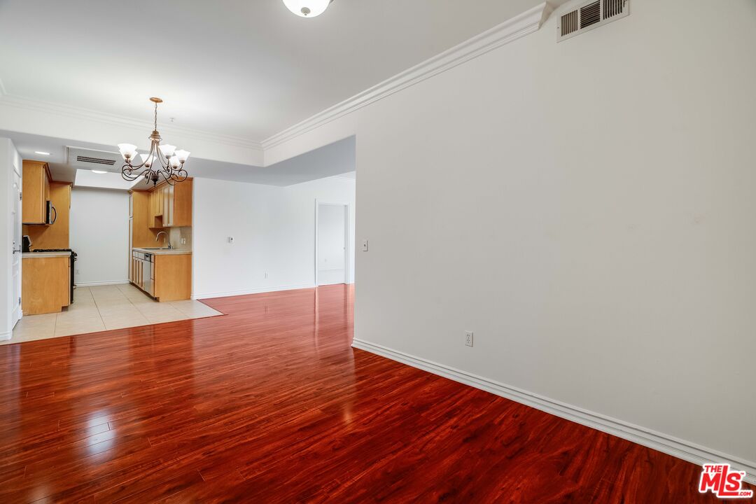 3328 Oakhurst Ave Unit: 109