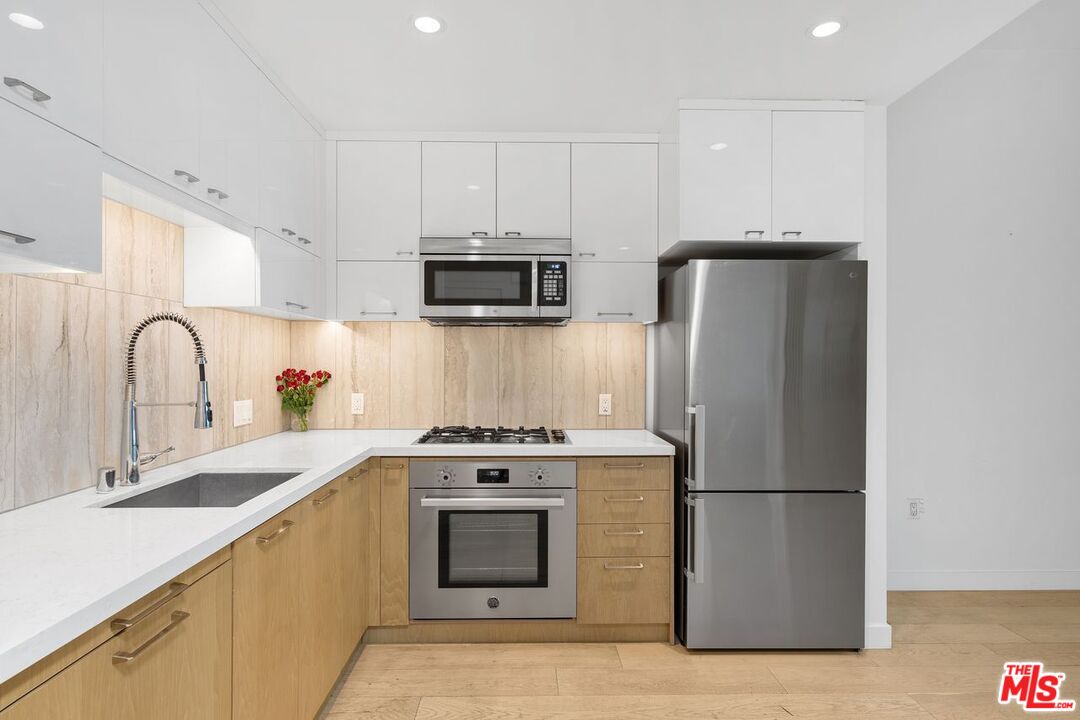 400 S Broadway Unit: 1021