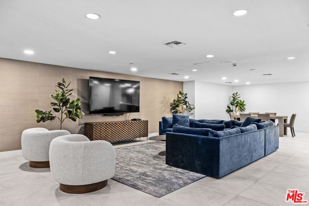 200 N Swall Dr Unit: 551