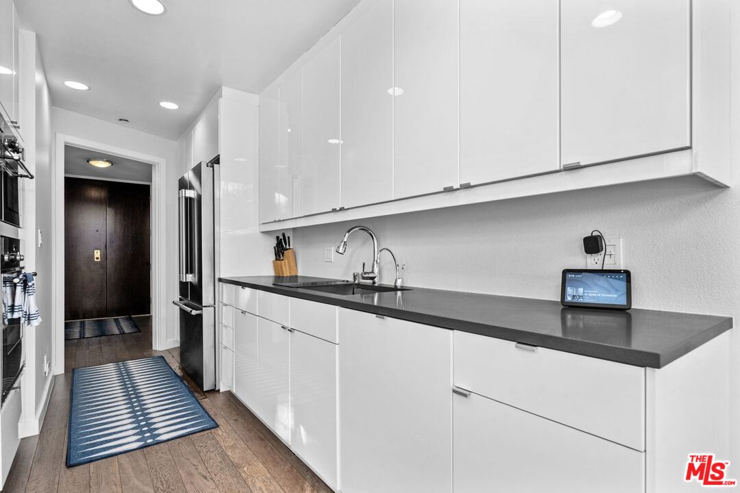 200 N Swall Dr Unit: 551