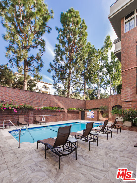 200 N Swall Dr Unit: 551