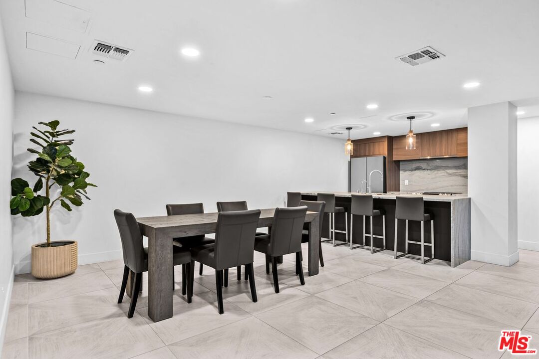 200 N Swall Dr Unit: 551