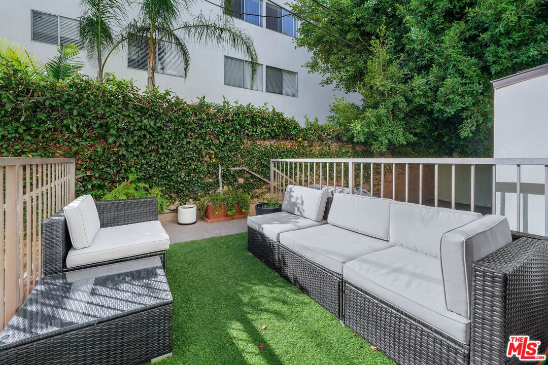 123 S Clark Dr Unit: 104