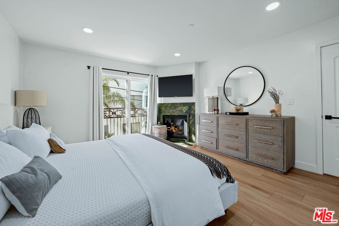 123 S Clark Dr Unit: 104