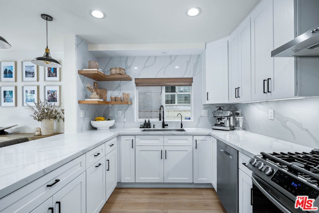 123 S Clark Dr Unit: 104