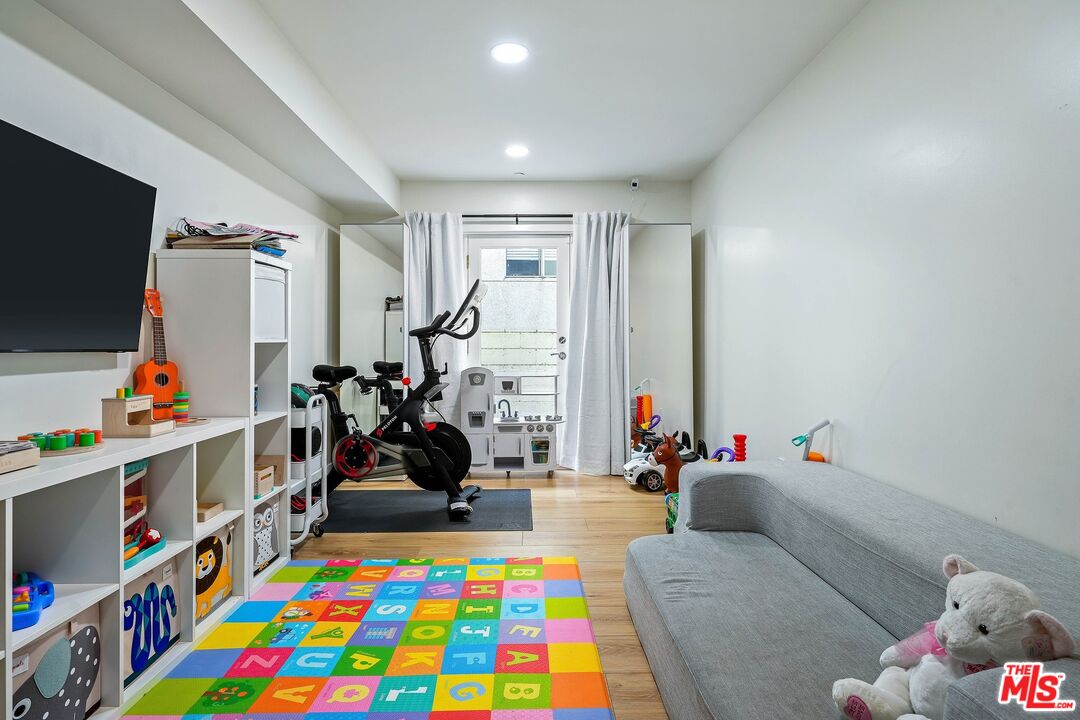 123 S Clark Dr Unit: 104