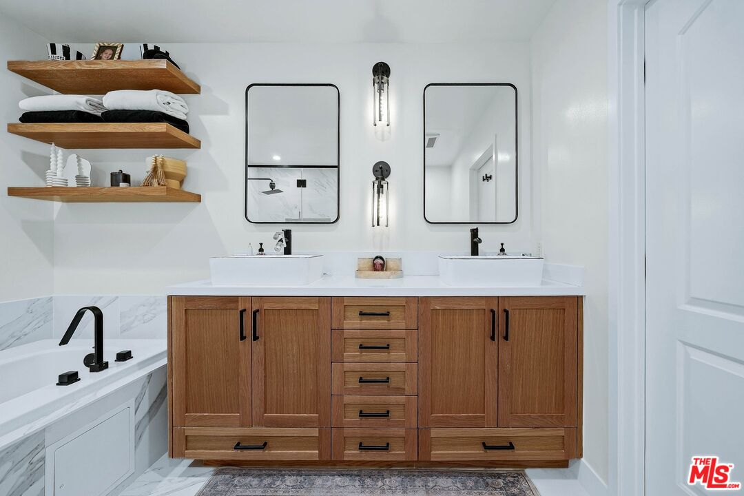 123 S Clark Dr Unit: 104