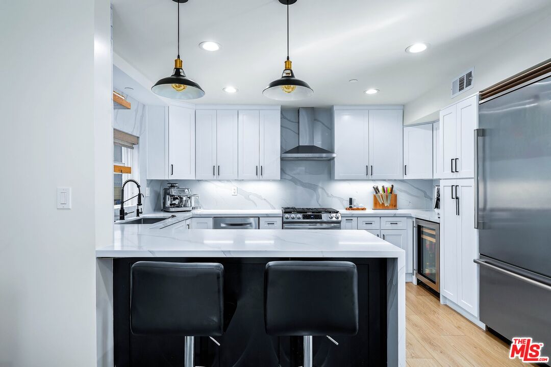 123 S Clark Dr Unit: 104