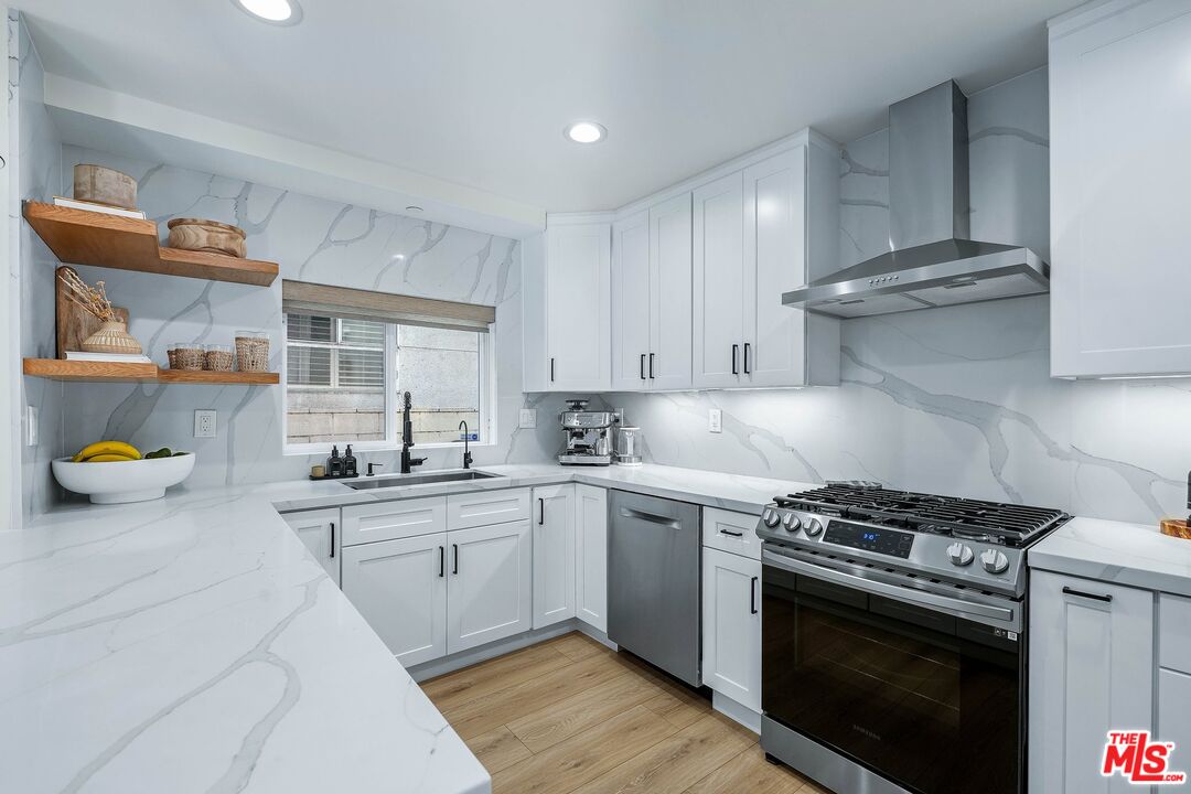 123 S Clark Dr Unit: 104