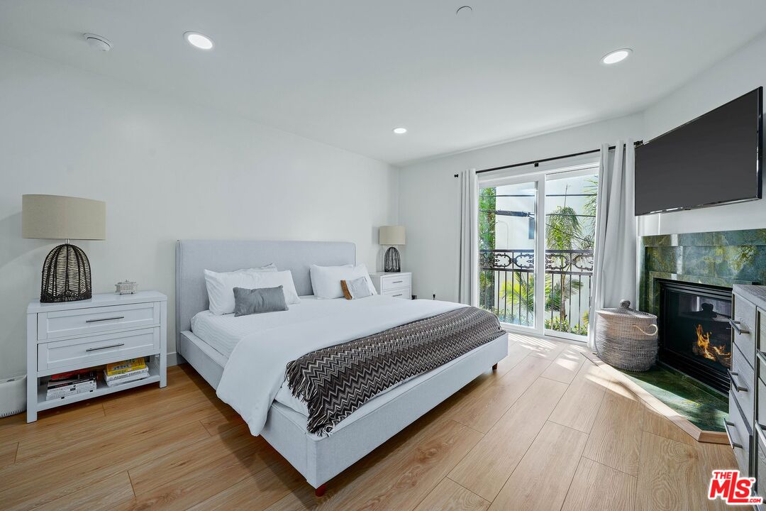 123 S Clark Dr Unit: 104