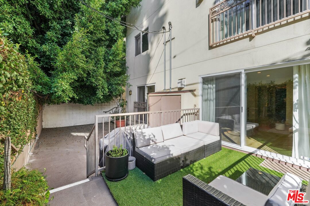 123 S Clark Dr Unit: 104