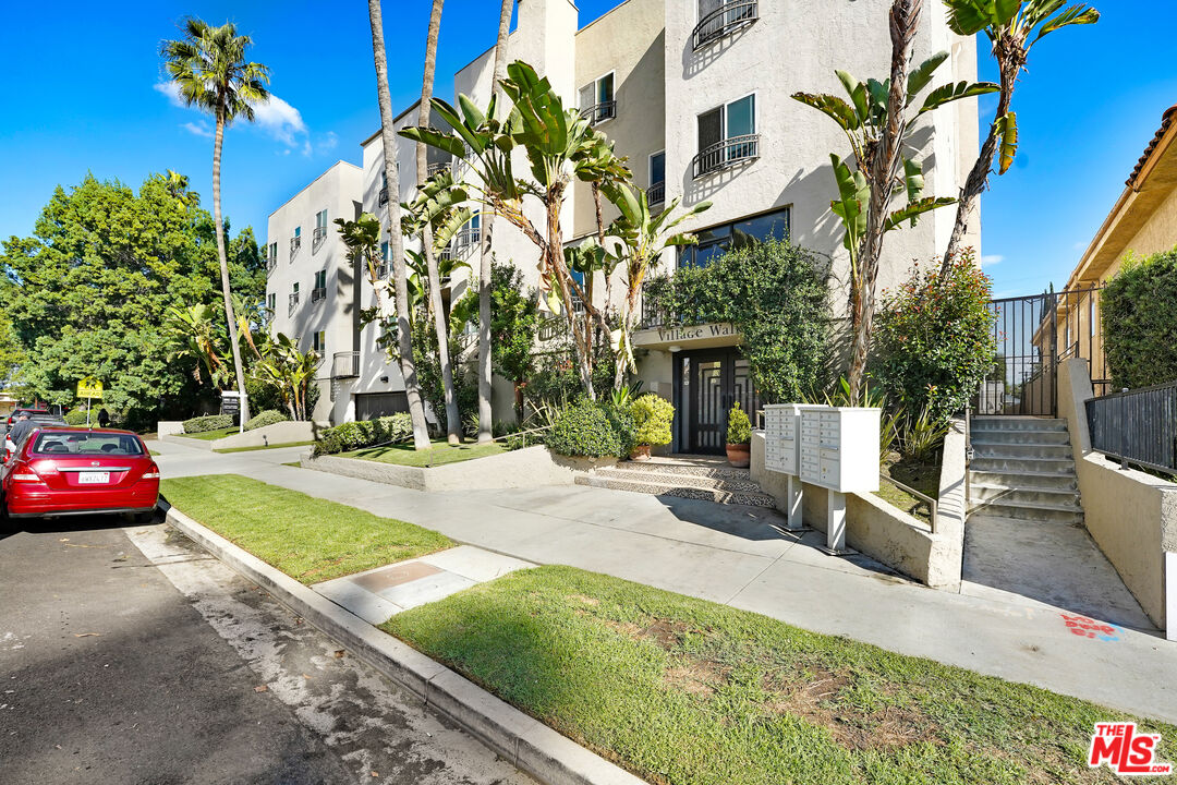 5430 Bellingham Ave Unit: 306