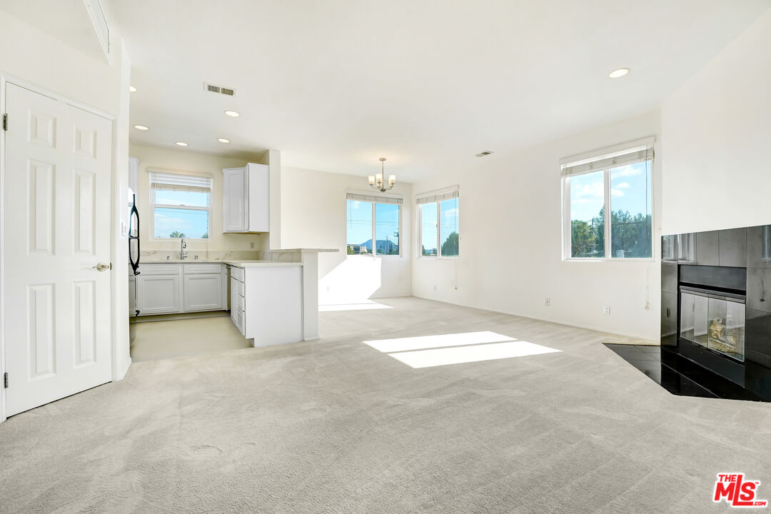 5430 Bellingham Ave Unit: 306