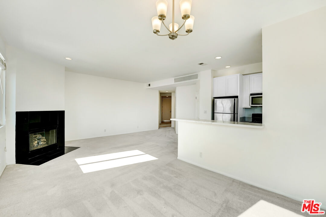 5430 Bellingham Ave Unit: 306