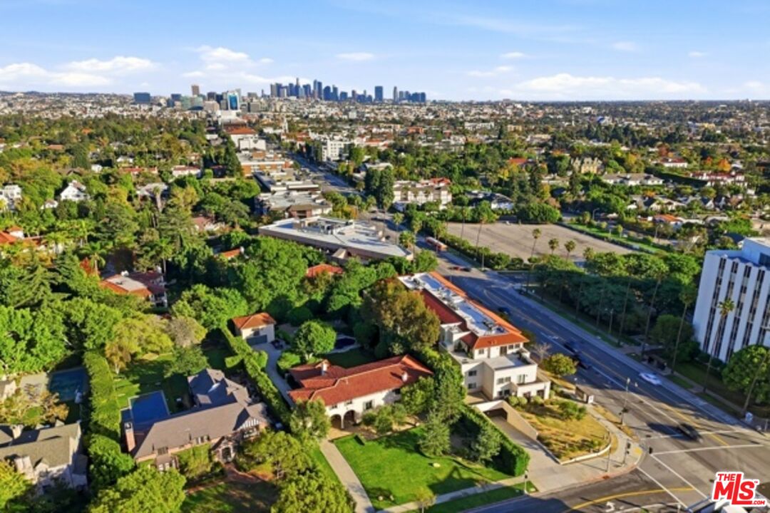 4661 Wilshire Blvd Unit: 204