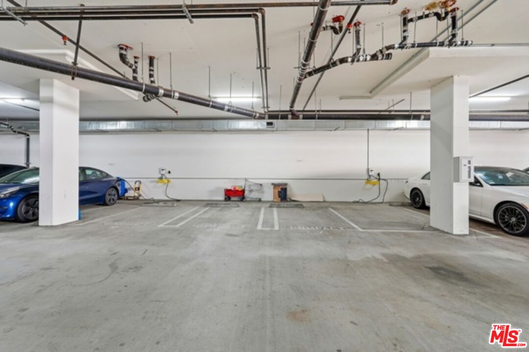 4661 Wilshire Blvd Unit: 204