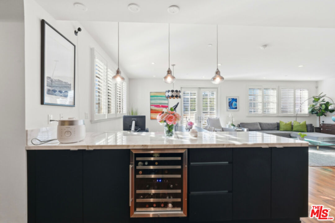 4661 Wilshire Blvd Unit: 204