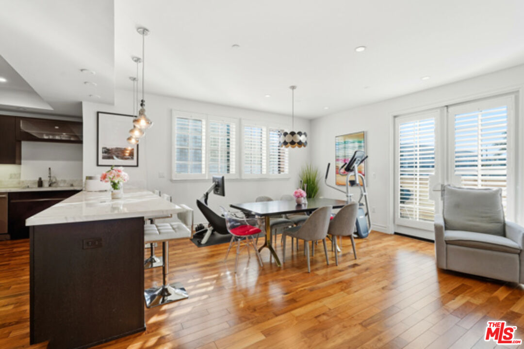 4661 Wilshire Blvd Unit: 204