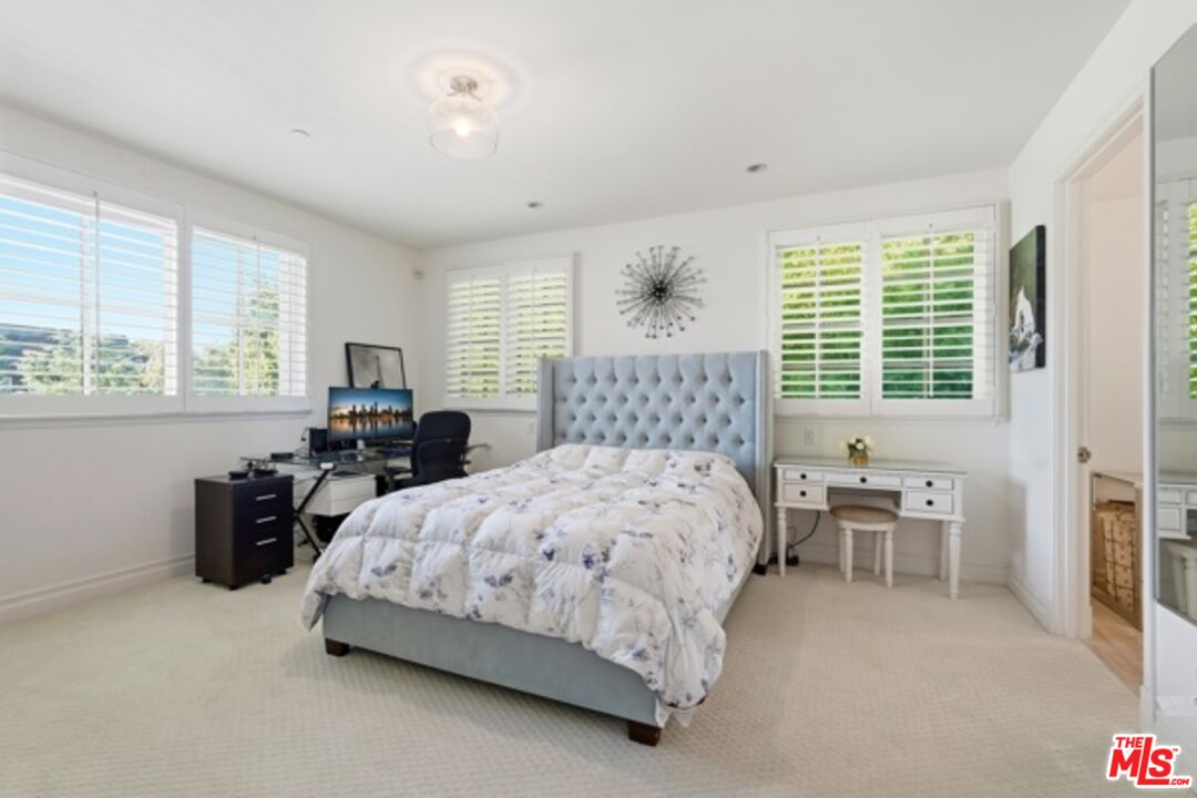 4661 Wilshire Blvd Unit: 204