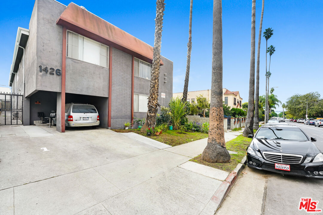 1426 S Cochran Ave Unit: 6