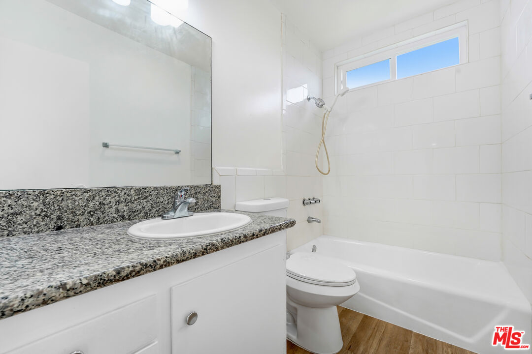 1426 S Cochran Ave Unit: 6