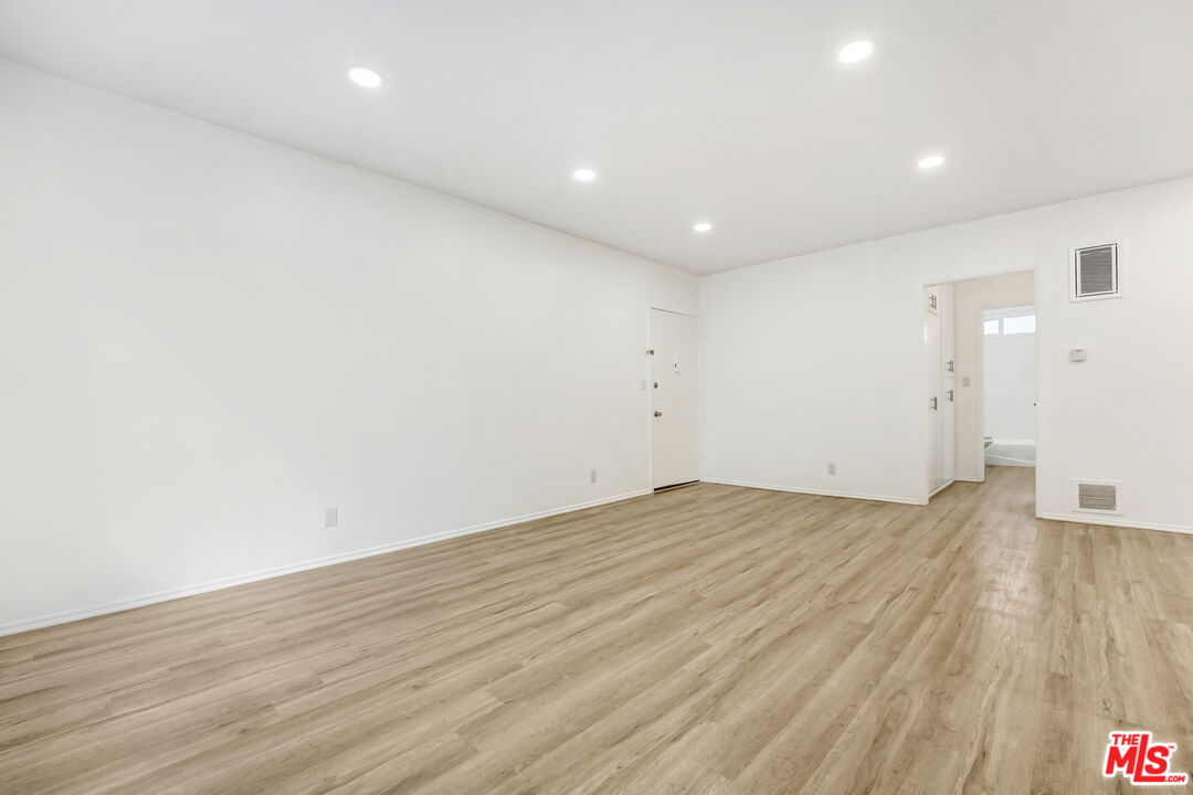 1426 S Cochran Ave Unit: 6