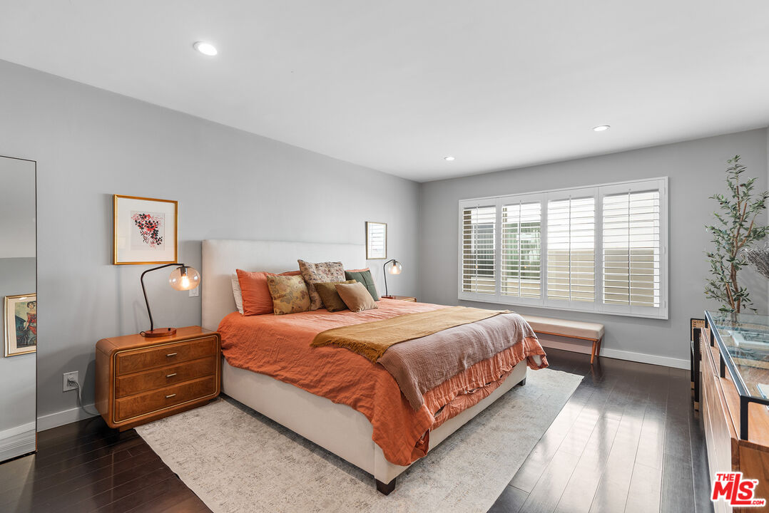 165 N Swall Dr Unit: 201