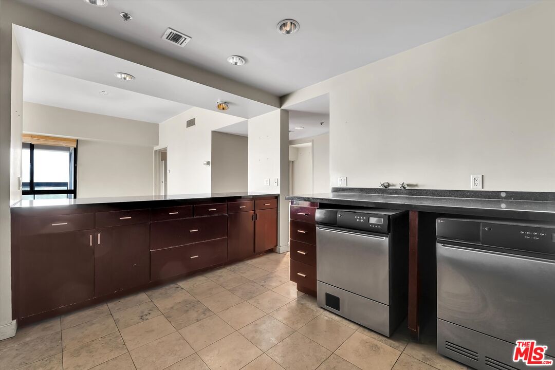 10445 Wilshire Blvd Unit: 904