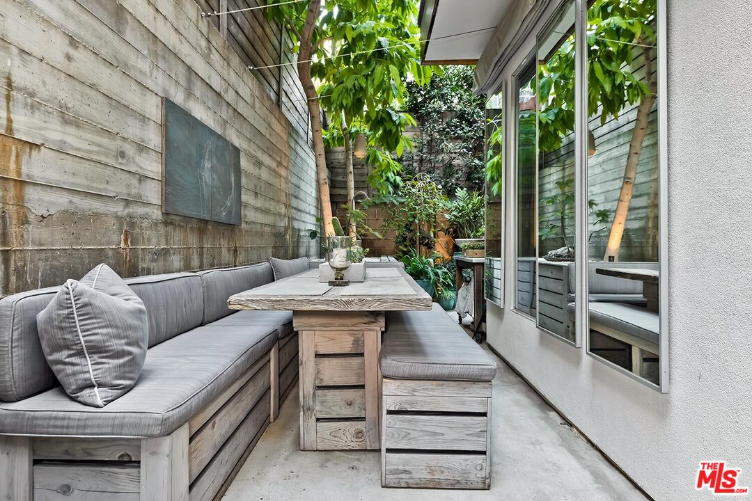 1137 Hacienda Pl Unit: 104