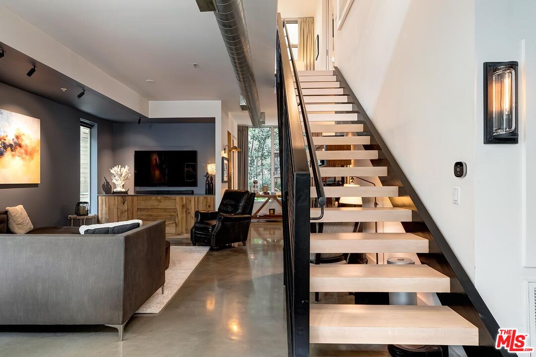 1137 Hacienda Pl Unit: 104